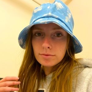 Bucket hat